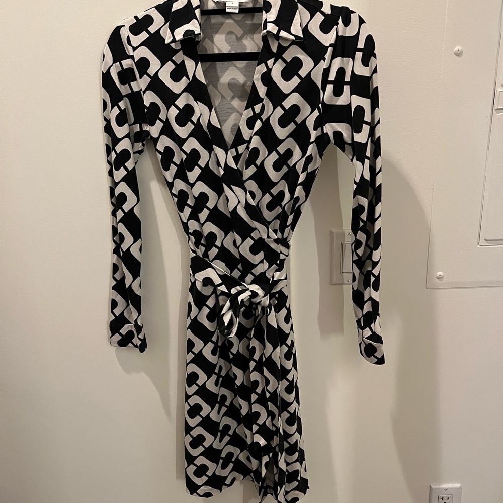 Diane Von Furstenberg Black and White Long Sleeve Dress